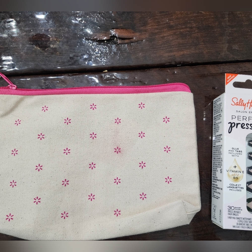 Set of Perfect Press-On Nails, 3 Sets Of Nail Strips, & Free Bag - Picture 7 of 9